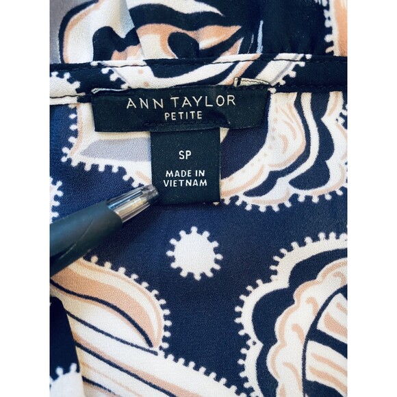 ANN TAYLOR Blouse Women’s Petite Small Navy Semi Sheer Sleeveless Paisley Print - Picture 6 of 11